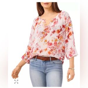 Lila RoseTop  Small Romantic Floral PinkWhite V-Neck Flowy